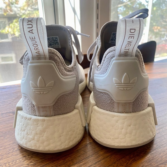 Women’s 9.5 Adidas NMD_R1 - Picture 4 of 9